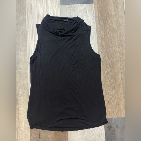 Sleeveless top - Picture 2 of 2